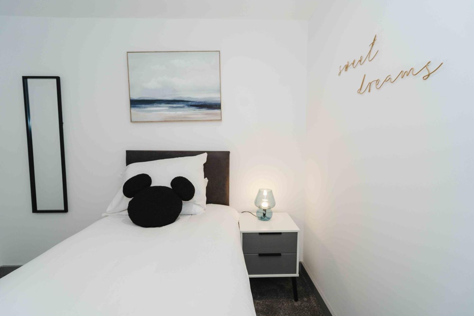Stunning Luxury Stay By Vichy كينغستون أبون هول المظهر الخارجي الصورة